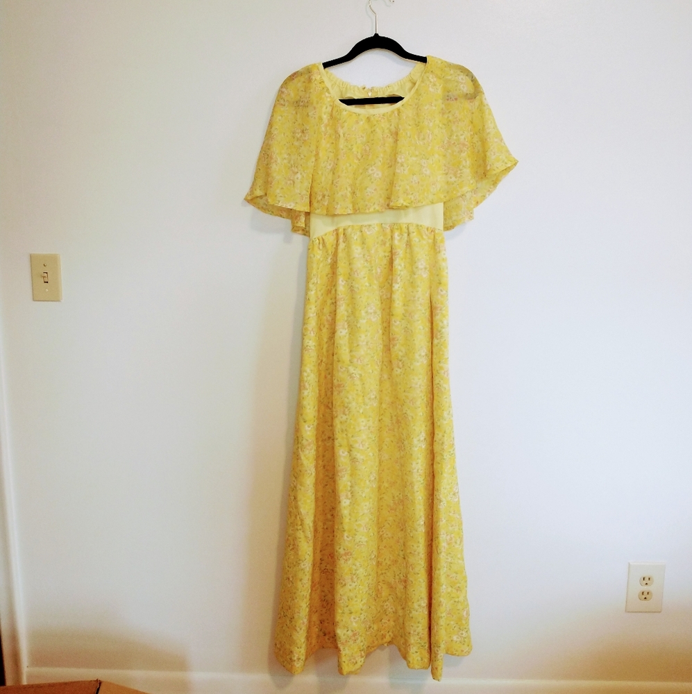 Coverage 1970's 1960's handmade floral yellow maxi dress. Peasant cottagecore dr